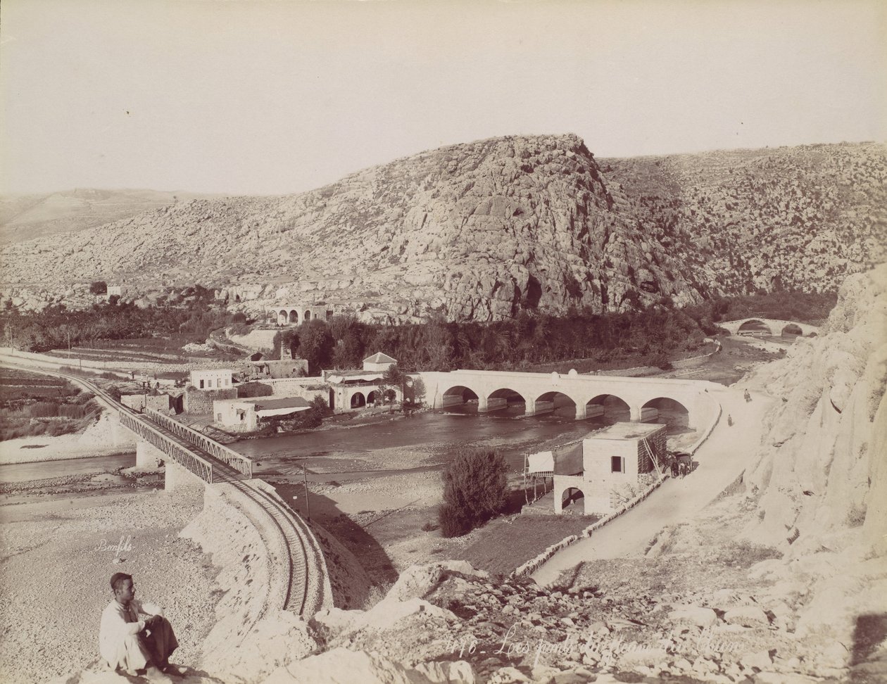 Les ponts du fleurs [fleuve] du chien, ca. 1880 de Félix Bonfils