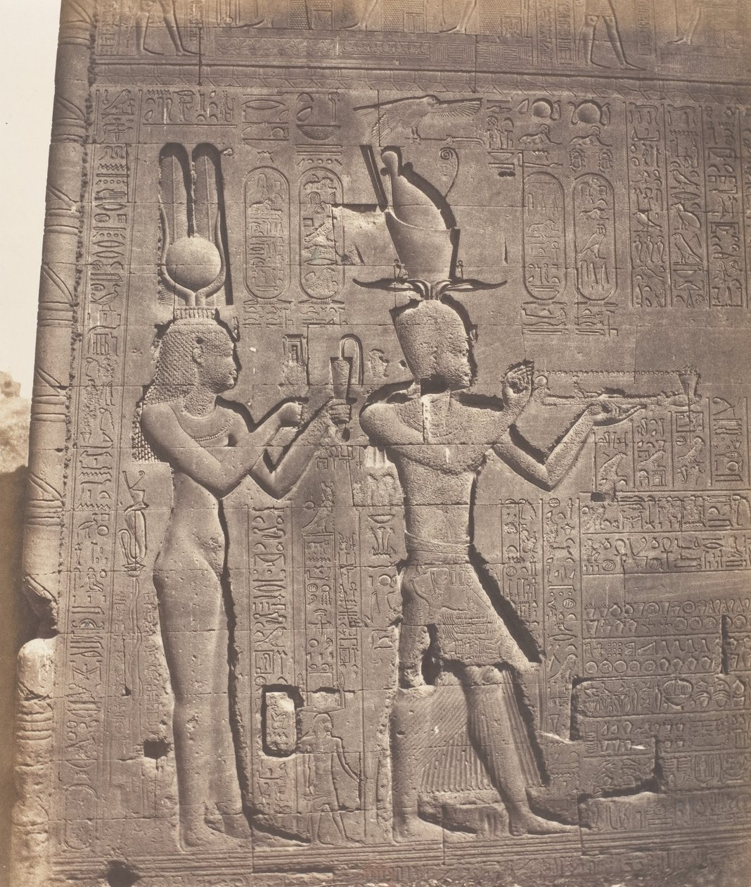 Dendérah Tentyris, Templo de Athôr - Cara Posterior - Cleopatra y ..., 1851-52, impreso 1853-54 de Félix Teynard