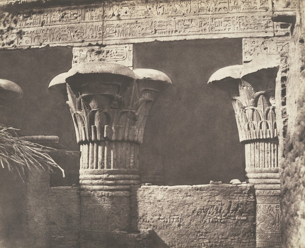 Esneh Latopolis, Construcción Ensablée - Arquitrabe, Fustes y Capiteles, 1851-52 de Félix Teynard