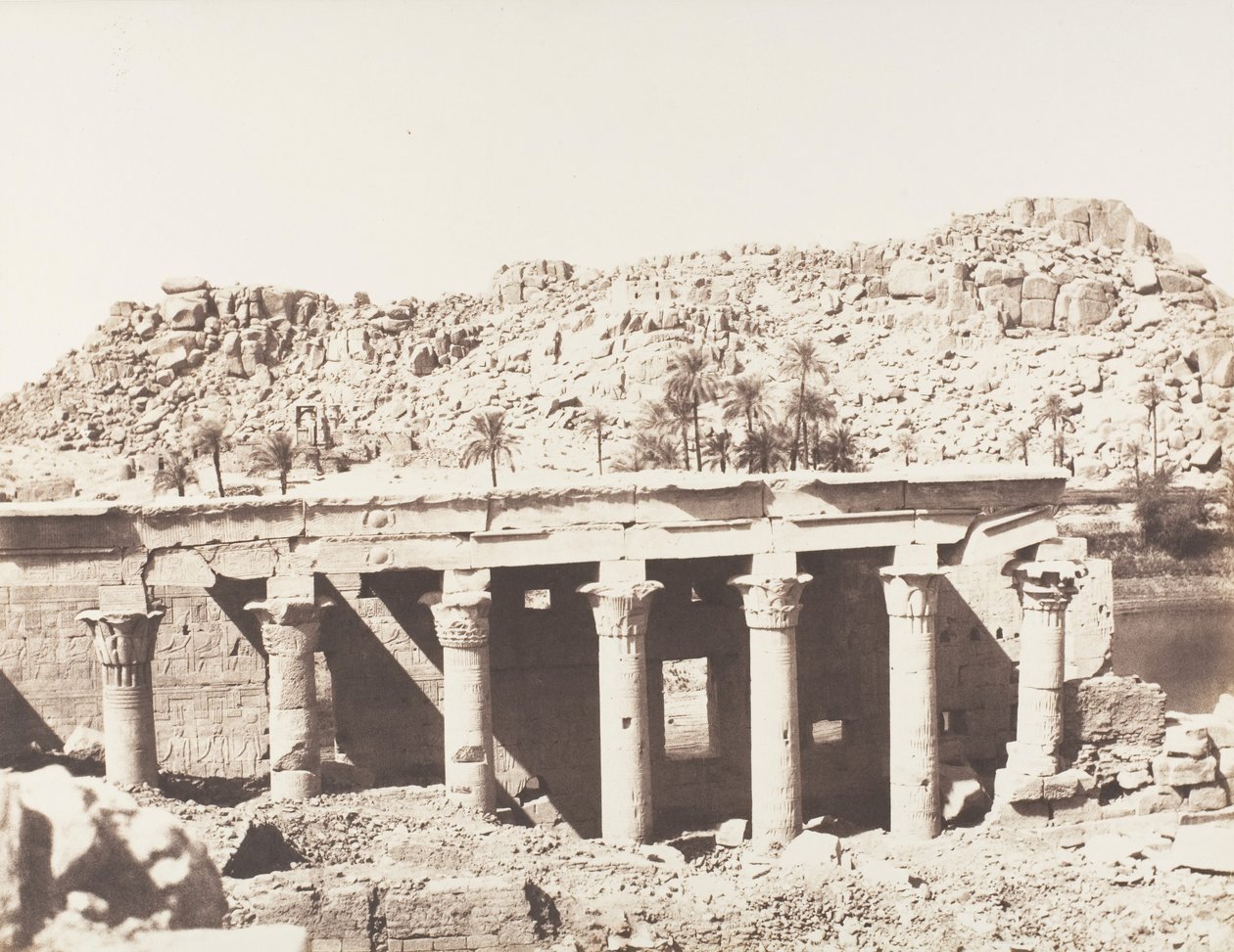 Ile de Fileh Philæ, columnata occidental - ruinas vistas desde el punto L, 1851-52, impreso 1853-54 de Félix Teynard