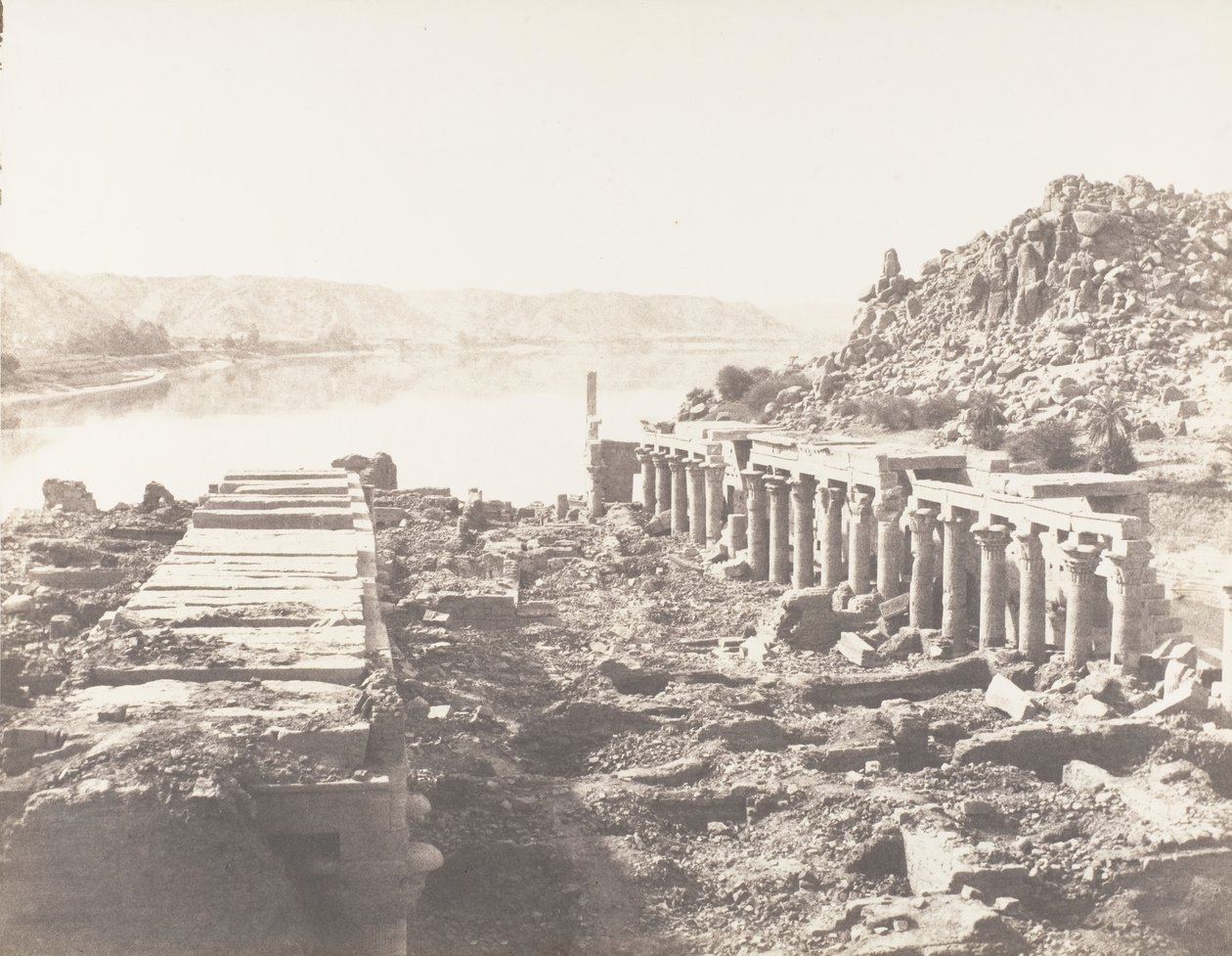 Isla de Fileh Philæ, Vista General Tomada del Punto I, Sobre la Plataforma... de Félix Teynard