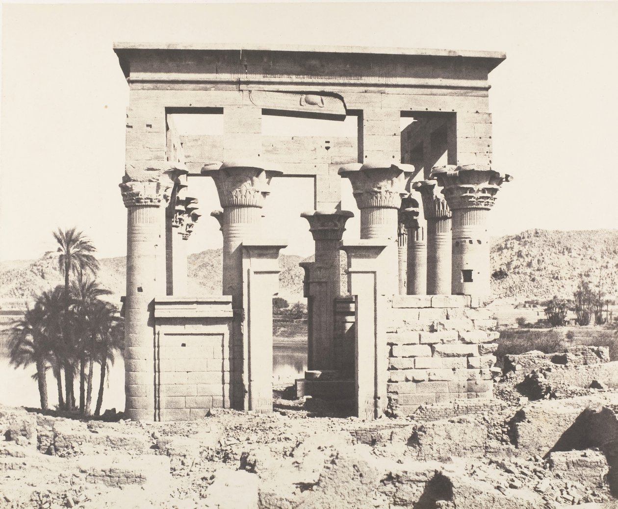 Isla de Fileh Filé, edificio del Este - Fachada Occidental - Vista del P..., 1851-52, impreso 1853-54 de Félix Teynard