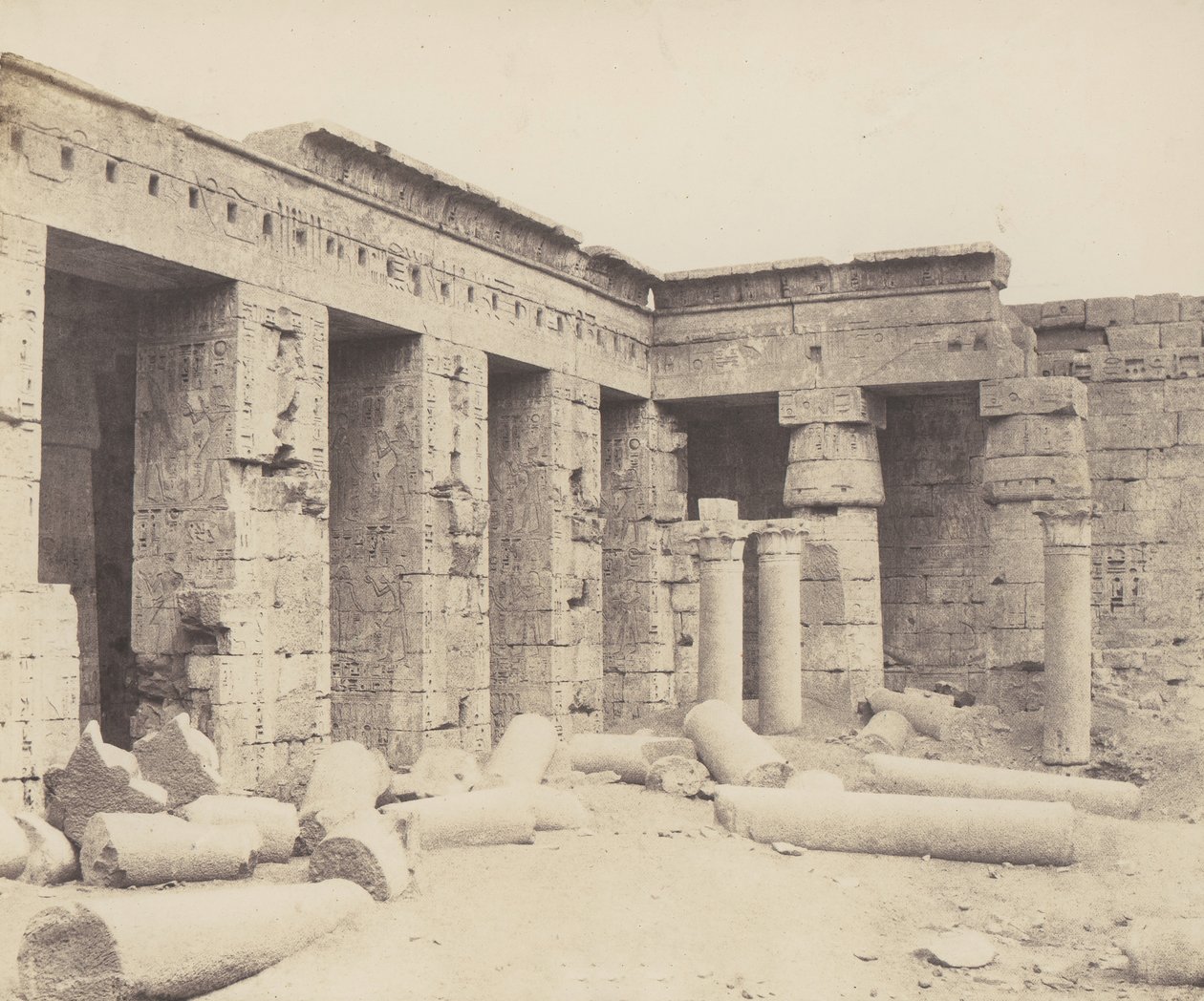 Médinet-Abou Tebas. Construcciones Posteriores - Segunda Corte, 1851-52, impreso 1853-54 de Félix Teynard
