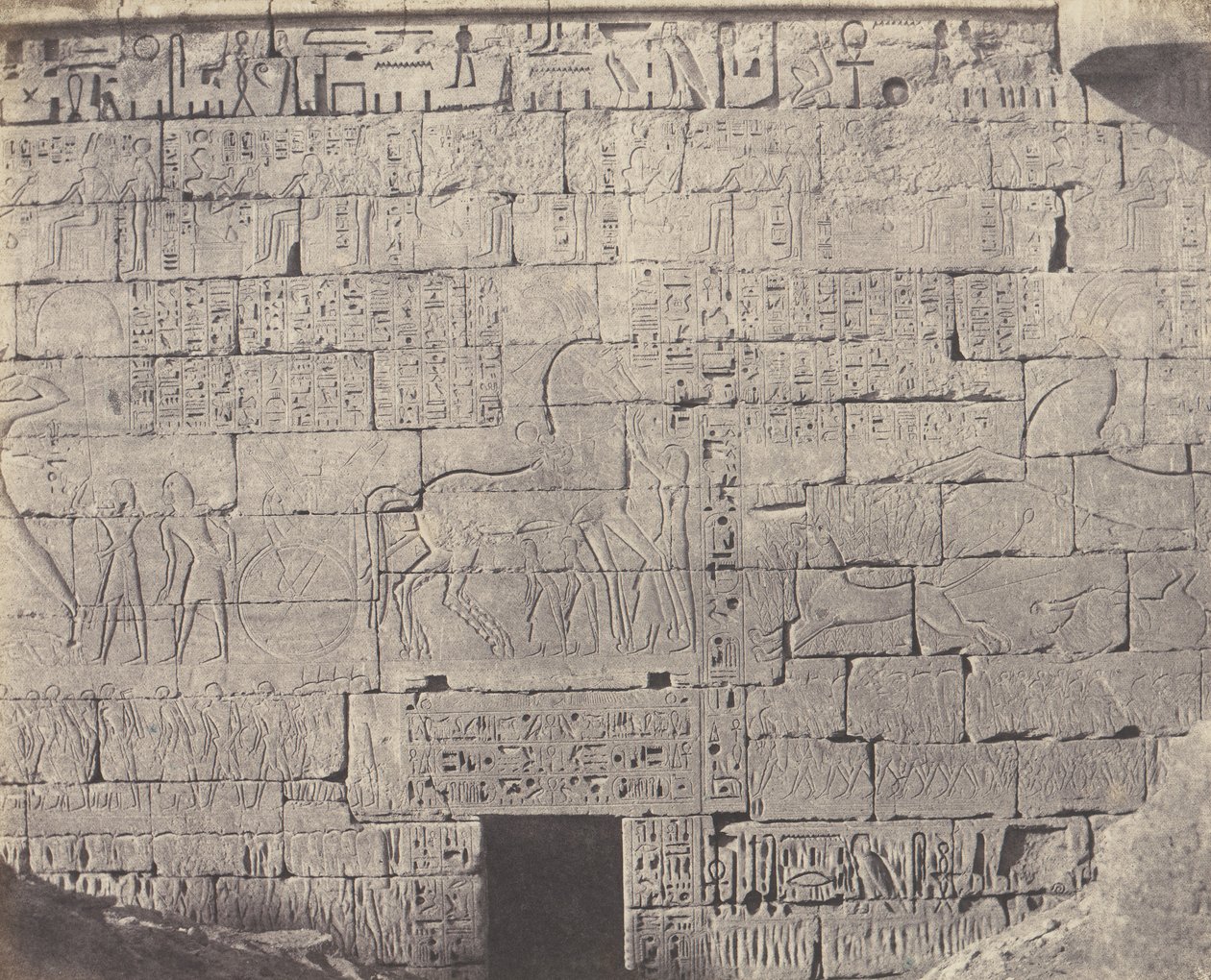 Médinet-Abou Thèbes, Constructions Postérieures - Fragmento de Escultura de Félix Teynard