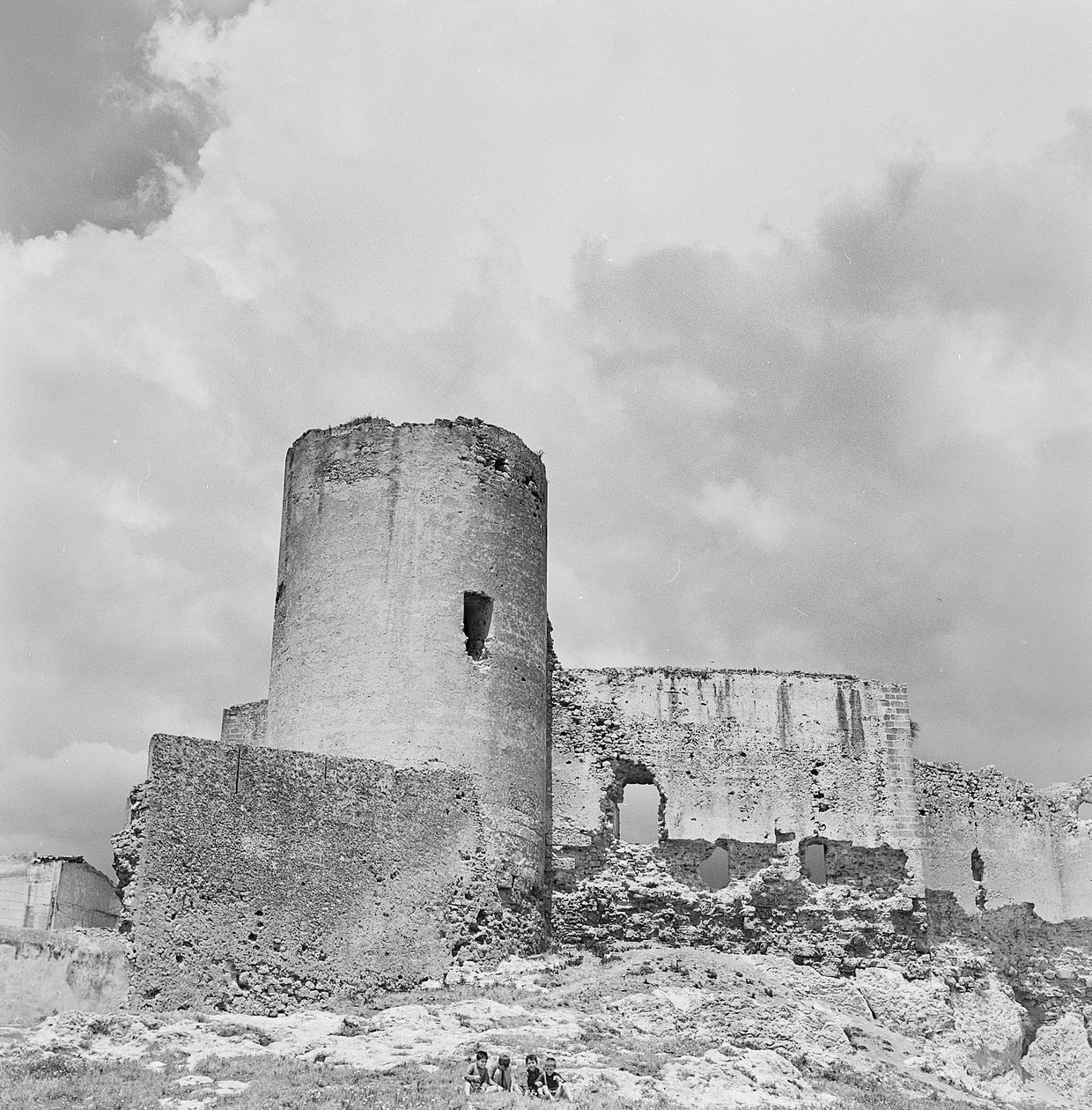 Castillo de Palma di Montechiaro, cerca de Marina di Palma de Fosco Maraini