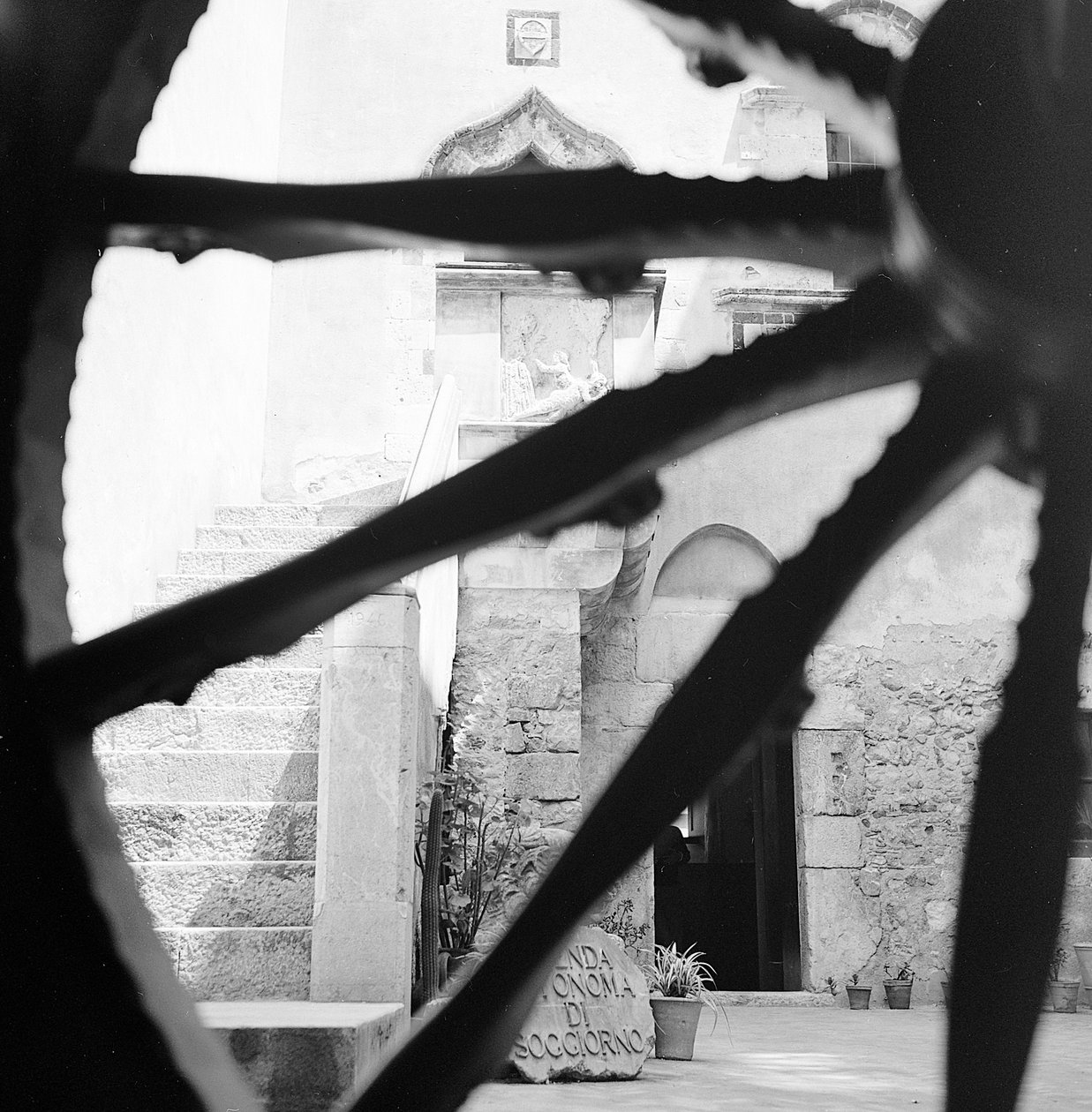 Castillo sarraceno de Taormina, Sicilia de Fosco Maraini