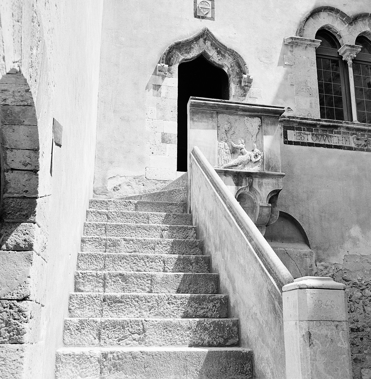 Castillo sarraceno de Taormina, Sicilia de Fosco Maraini