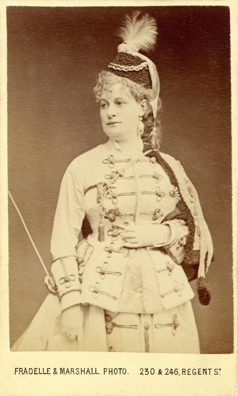 La Grande-Duchesse de Gérolstein" de Offenbach (opéra-bouffe) con Emily Soldene, que interpretó el papel en la producción londinense de 1867 (Covent Garden) de Fradelle & Marshall