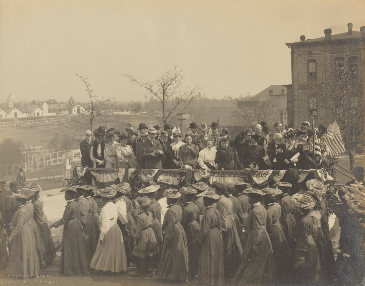 Fotografía del 25º aniversario de la fundación del Instituto Tuskegee, 1906 de Frances Benjamin Johnston