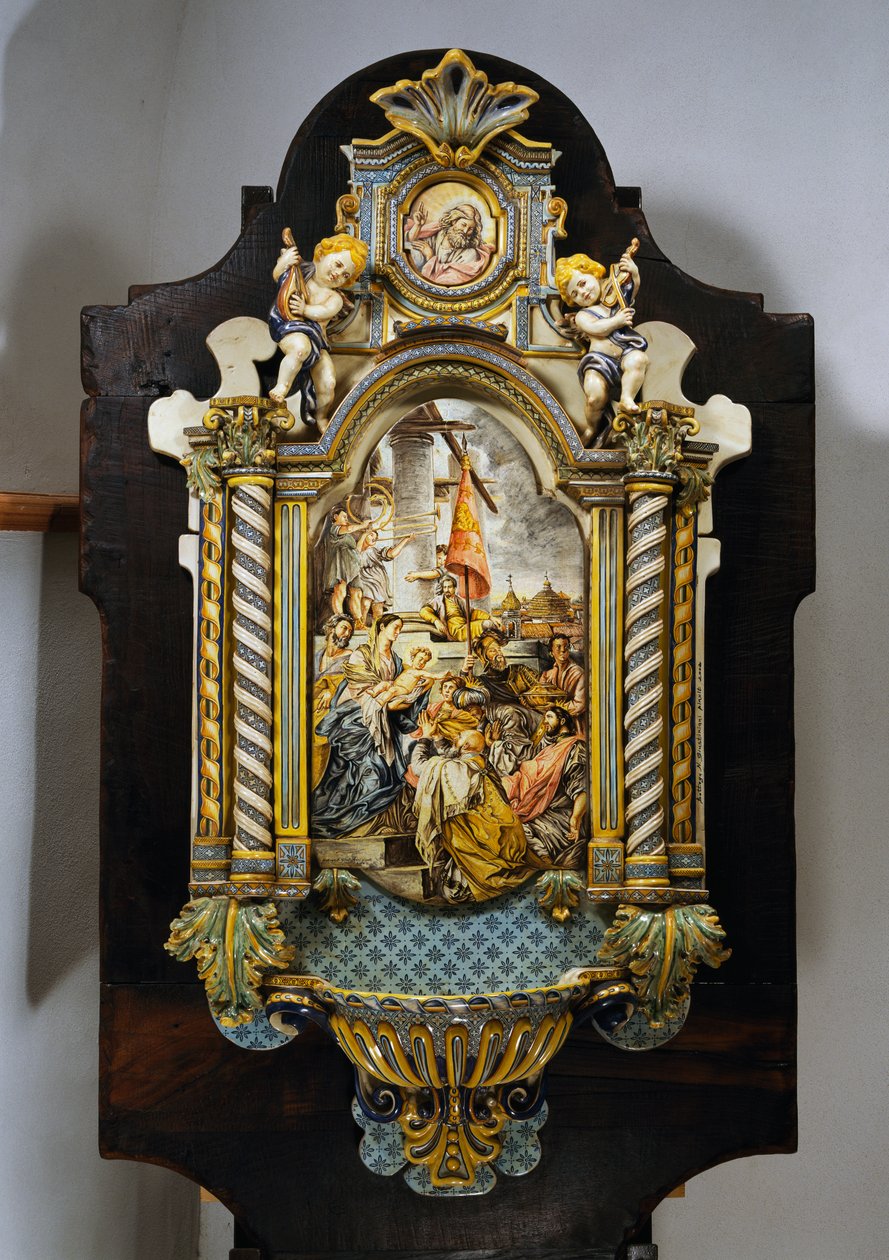 Gran pila de agua bendita en mayólica pintada con escena central de la pintura Adoración de los Magos de Francesco Solimena de Francesco Solimena