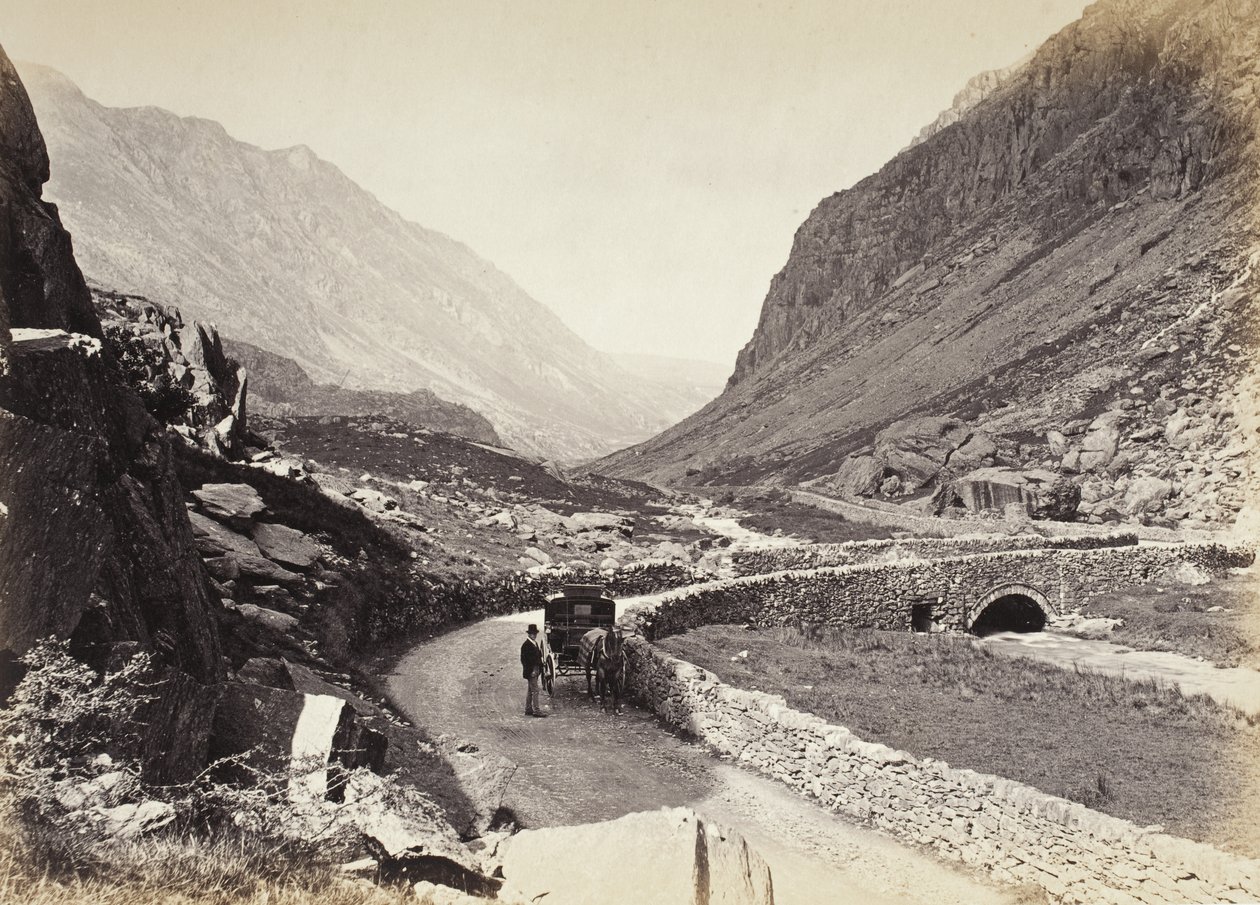 Llanberis, el paso, visto desde encima del puente, n.º 2. (524) de Francis Bedford