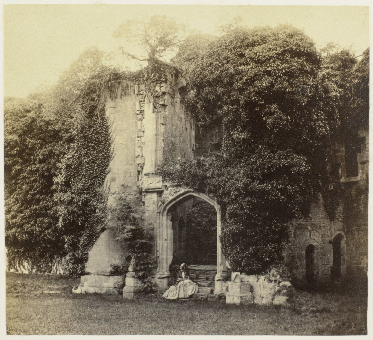 Castillo de Ruïne van Raglan en Monmouthshire Castillo de Raglán. Gran escalera (título sobre el objeto) de Francis Bedford