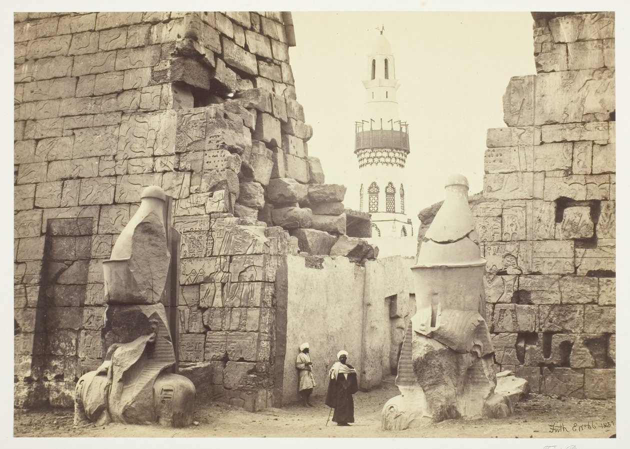 Entrada al Gran Templo, Luxor, 1857 de Francis Frith