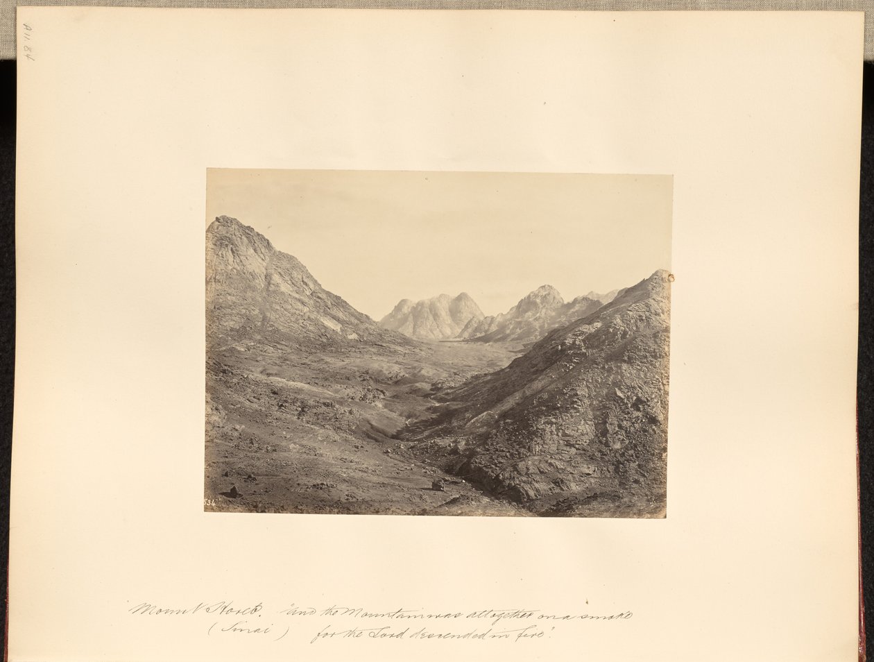 Monte Horeb (Sinaí), "y todo el monte estaba envuelto en humo, porque el Señor descendía en fuego". de Francis Frith