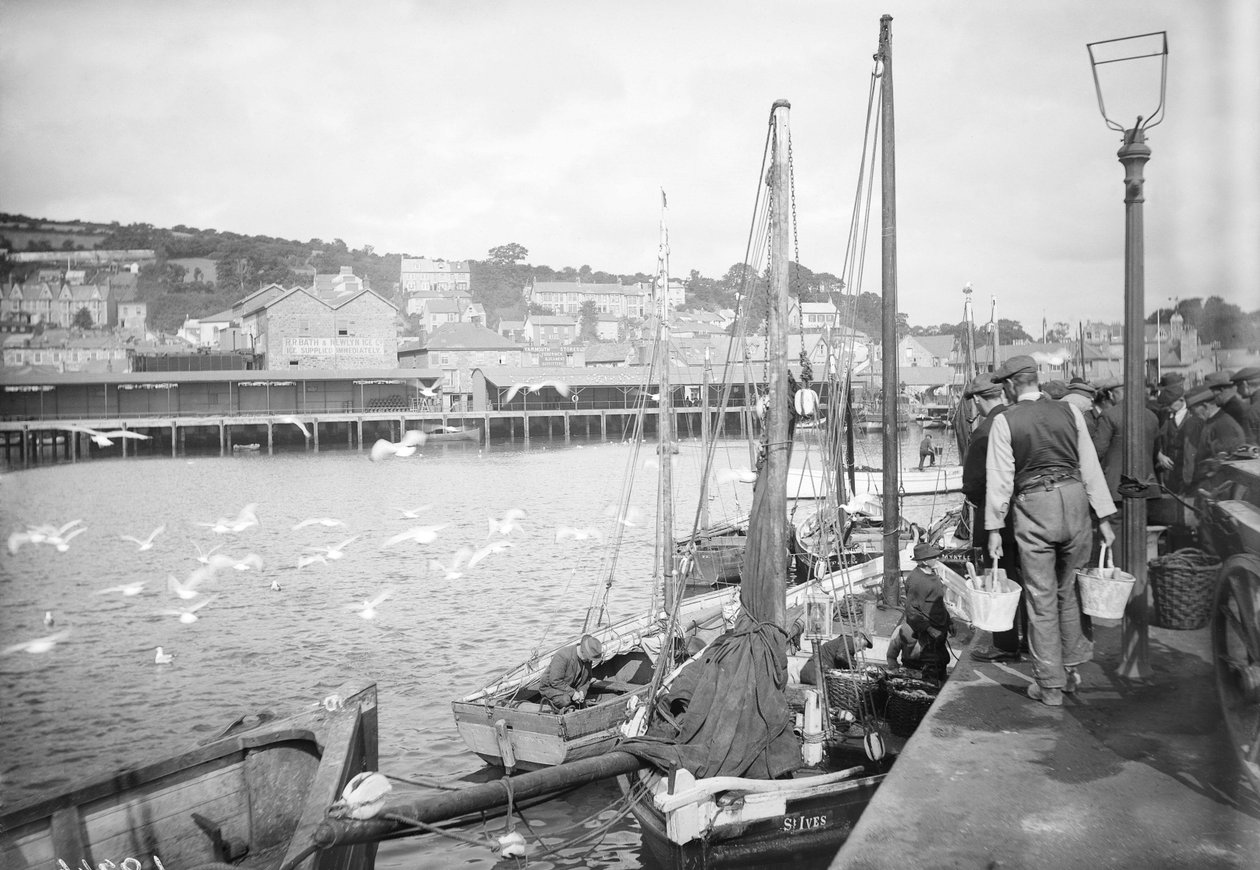 Puerto y muelle de pescado de Newlyn, Cornualles de Francis Frith