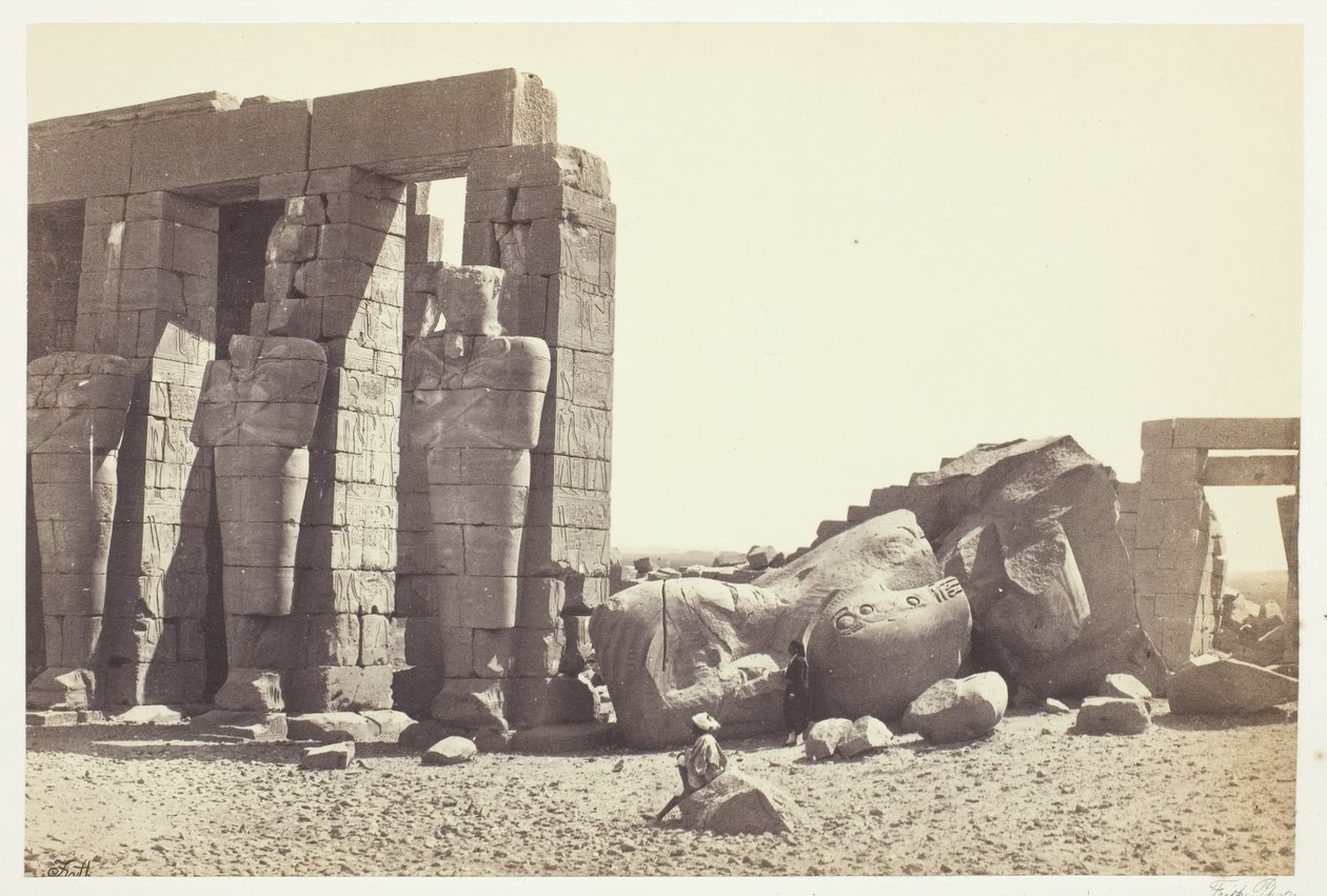 Pilares Osiride y Gran Coloso Caído, c. 1857, impreso 1862 de Francis Frith