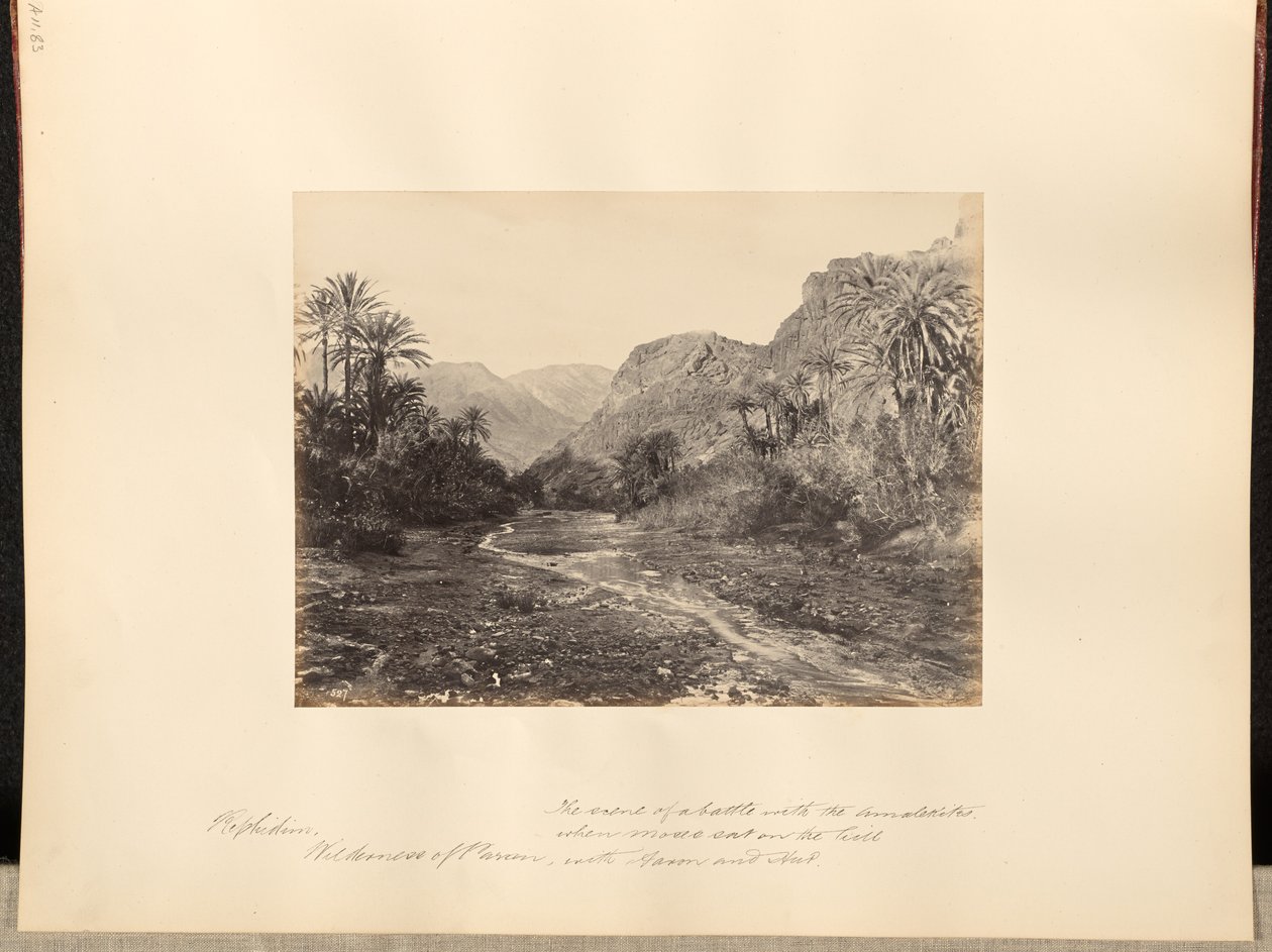 Refidim, desierto de Parán. Escenario de una batalla contra los amalecitas cuando Moisés estaba sentado en la colina con Aarón y Hur. de Francis Frith