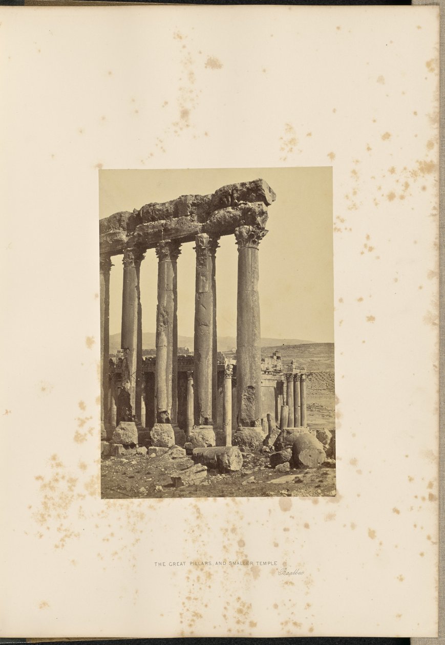Los Grandes Pilares y el Templo Menor, Baalbec de Francis Frith