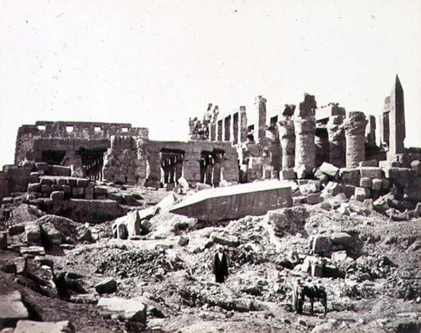 El Templo de El-Karnak desde el Sureste, c.1856-59 de Francis Frith