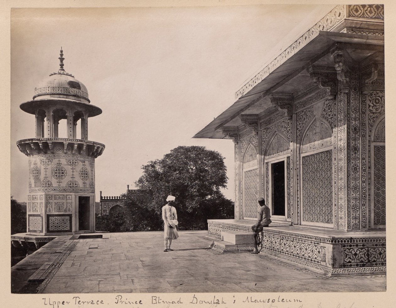 Terraza superior, príncipe Etmad Dowlah; mausoleo, Agra de Francis Frith