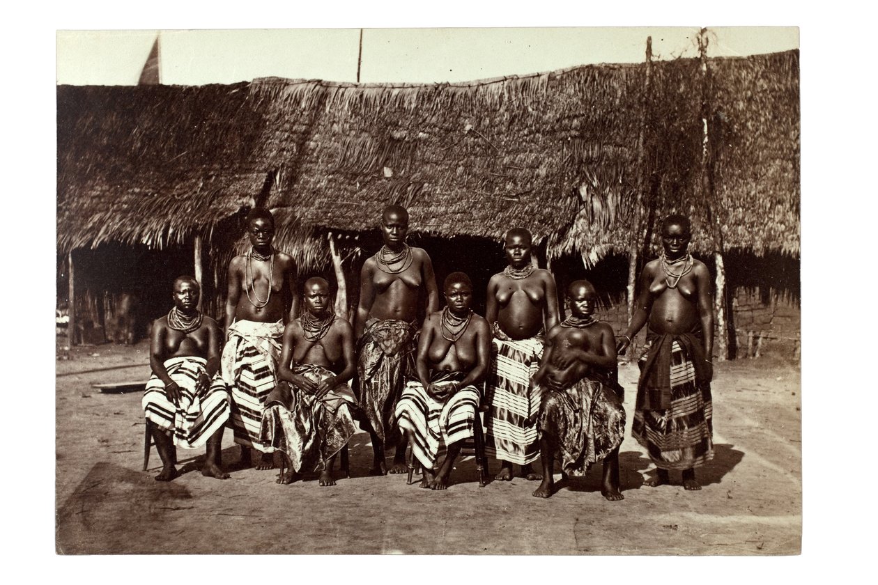 Esposas del Rey Jorge, Opobo, cerca de Calabar, Nigeria, c.1870 de Francis W. Joaque