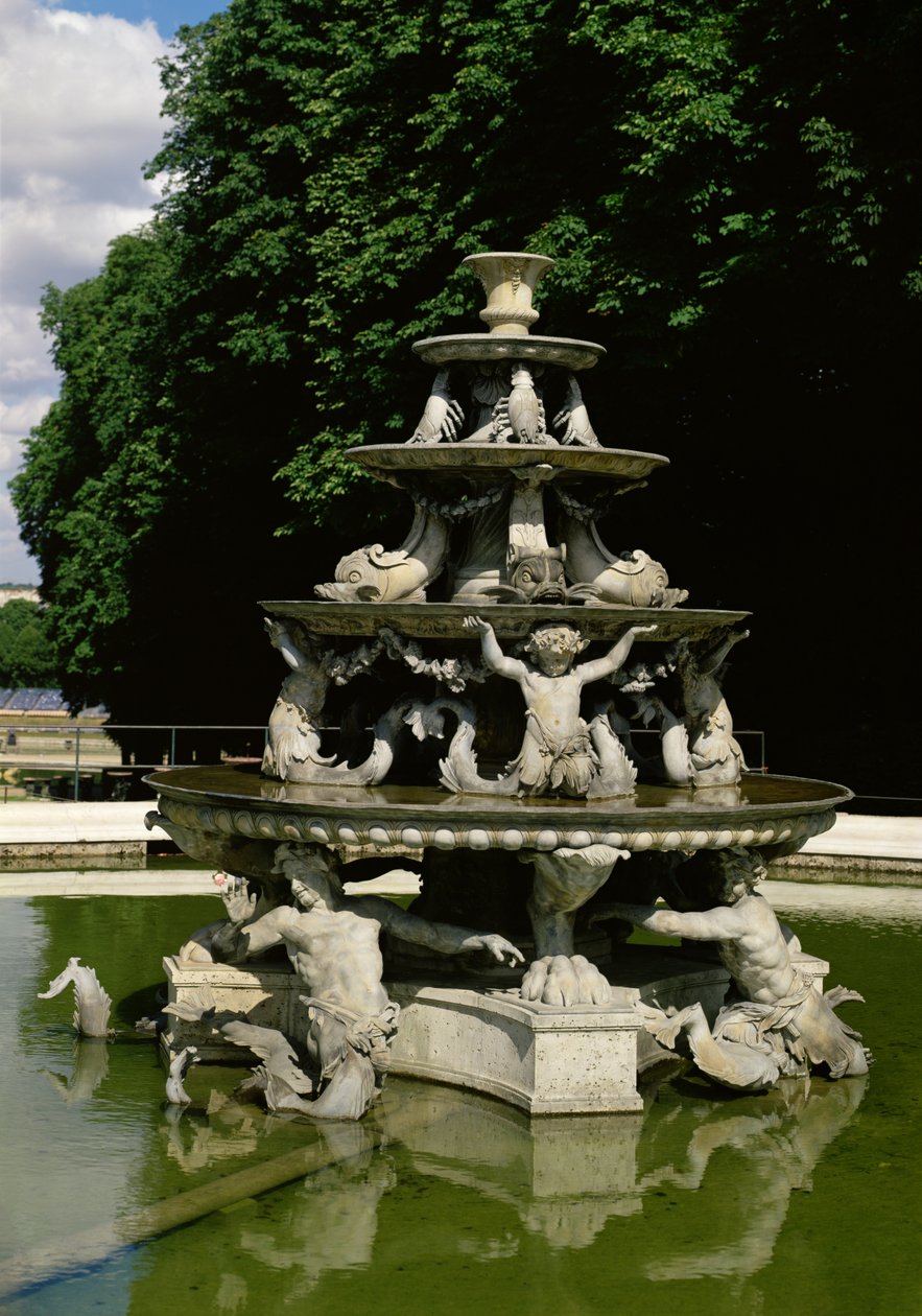 Fuente de la Pirámide de Francois Girardon