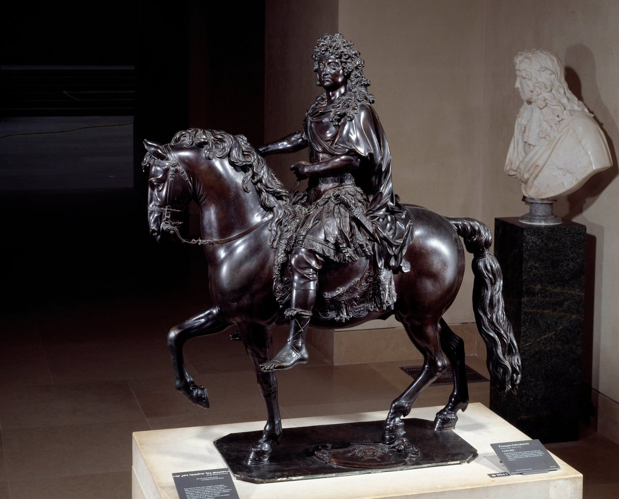 Estatua ecuestre del Rey Luis XIV (1638-1715) en bronce fundido a la cera perdida. Escultura de François Girardon (1628-1715). Siglo XVII. Dim. 1,02x0,98x0,5 m París, Museo del Louvre de Francois Girardon
