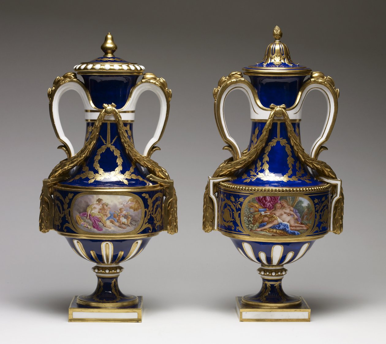 Jarrones (porcelana de pasta blanda con pintura y dorado) de François Boucher