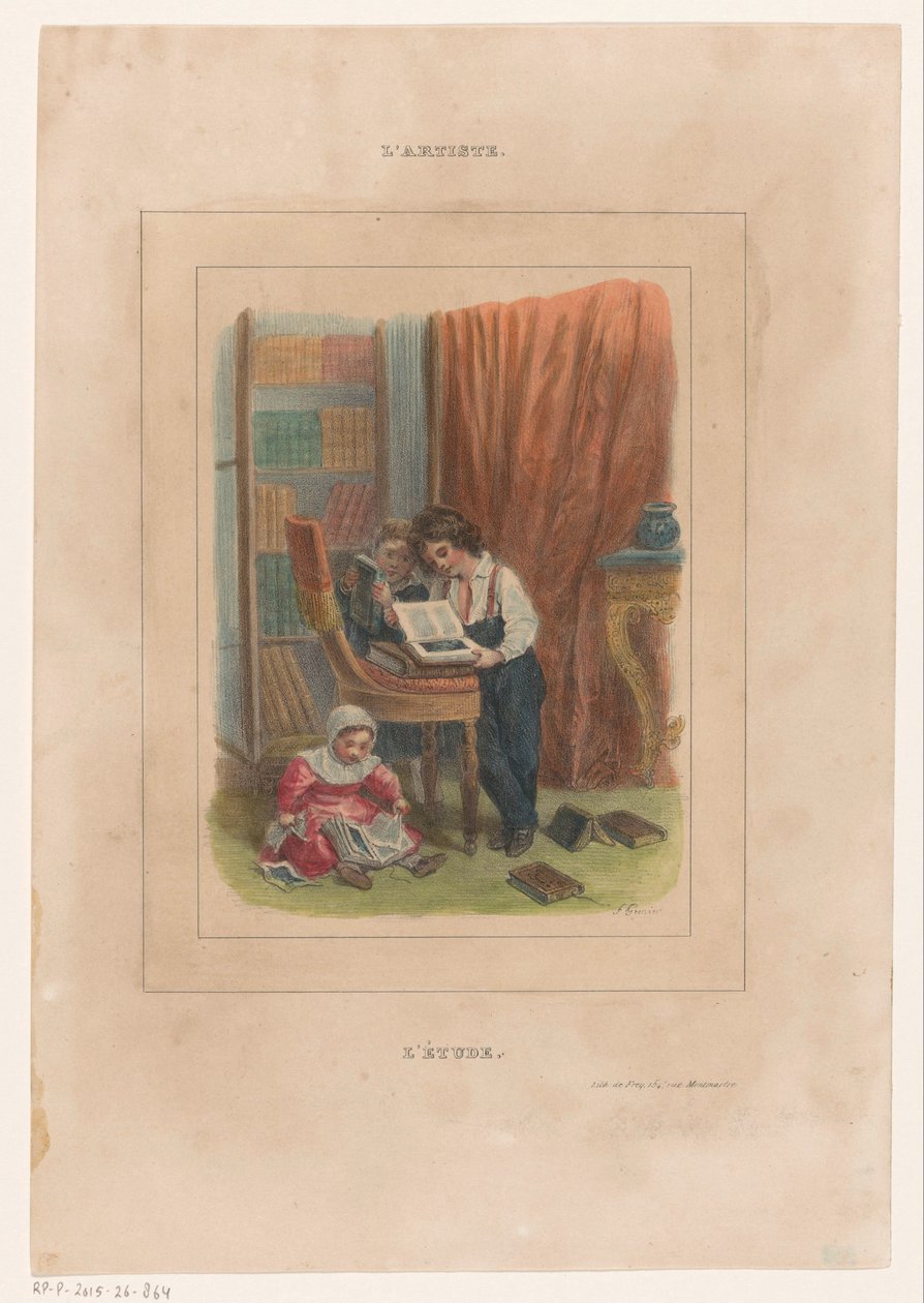 Tres niños mirando libros
L