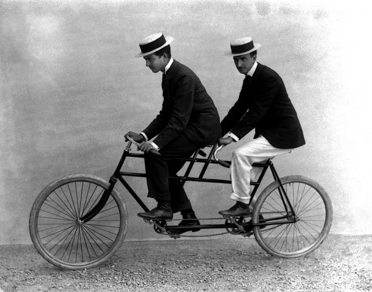 Dos hombres en un tándem, Florencia, 1895 de Fratelli Alinari Fratelli Alinari