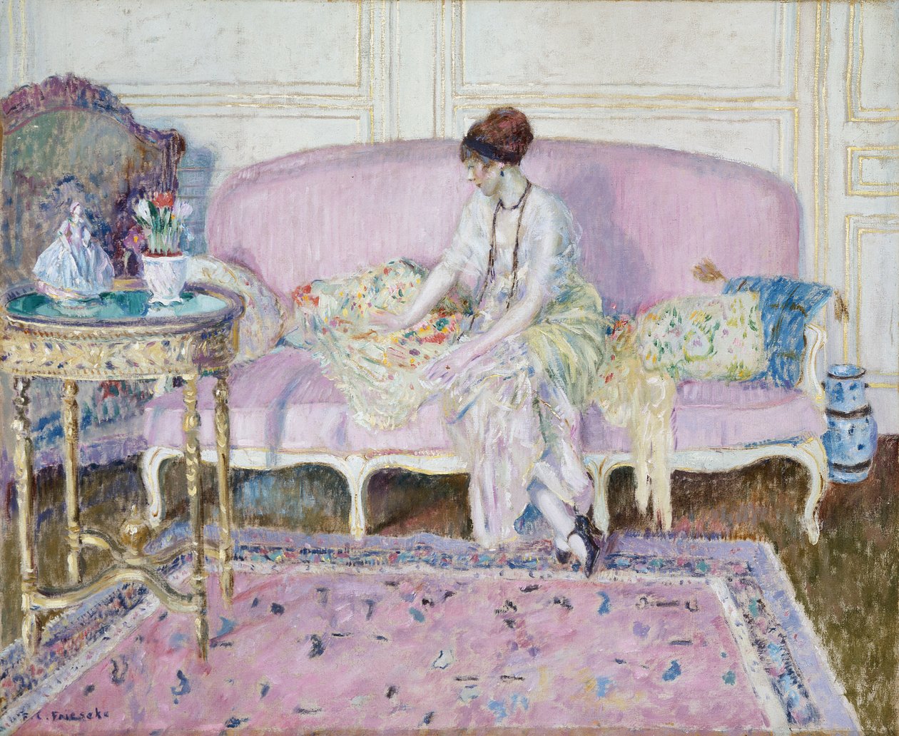 Mujer sentada en un sofá en un interior de Frederick Carl Frieseke