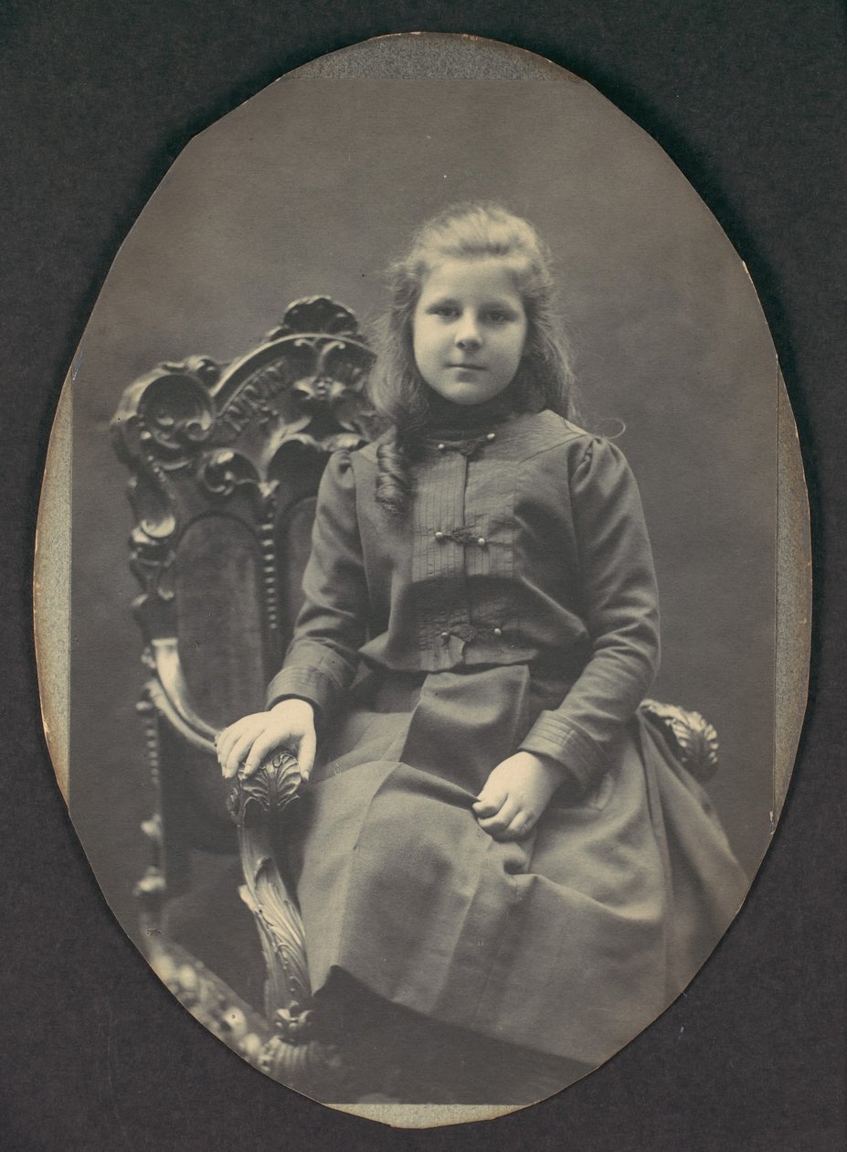 [Niña con Rizos, Sentada, Tres Cuartos de Longitud], 1890s de Frederick Gutekunst