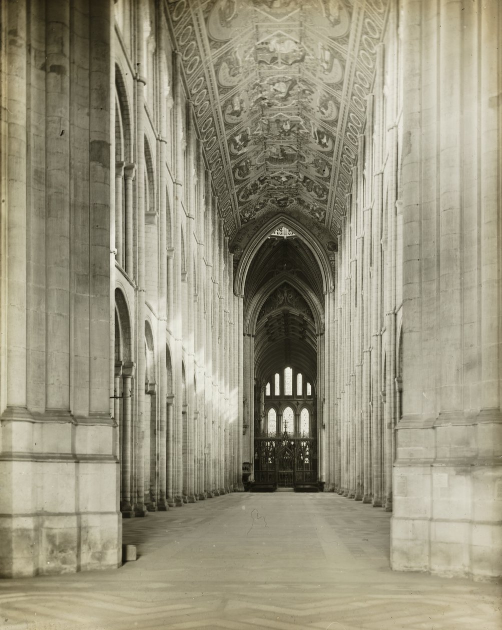 Catedral de Ely: Nave desde la puerta del pórtico de Frederick H. Evans