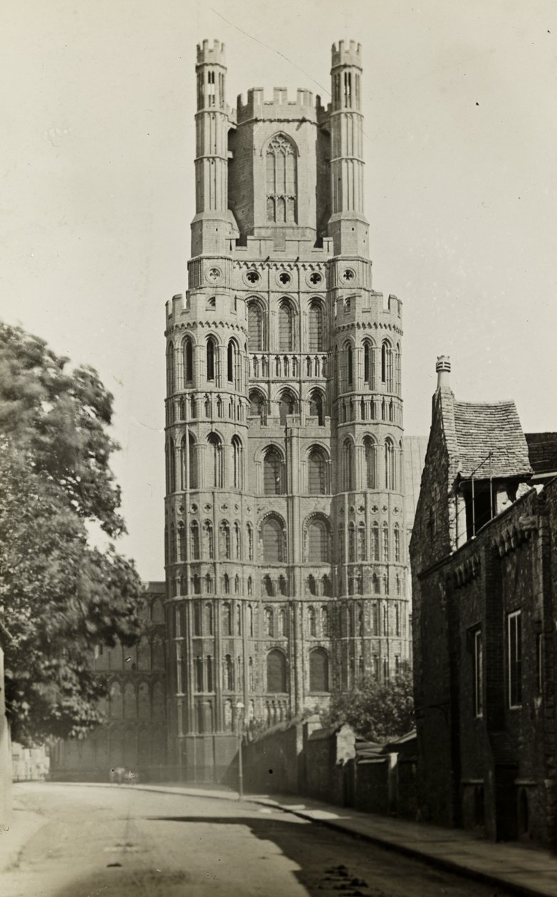 Catedral de Ely: Torre Oeste desde la Galería de Frederick H. Evans