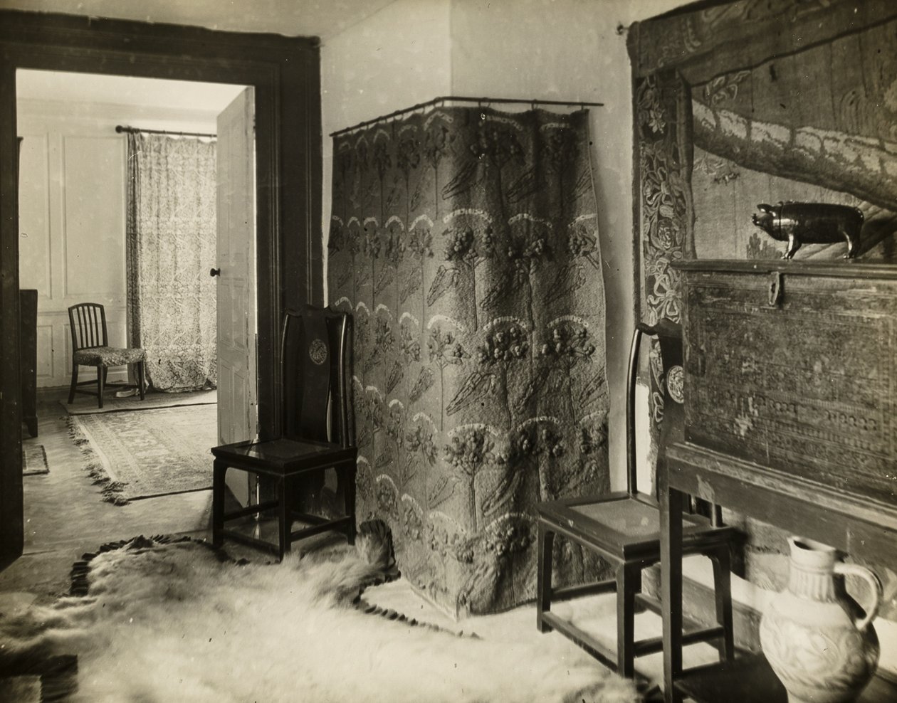 Kelmscott Manor: Pasaje a la Sala Paralela de Frederick H. Evans