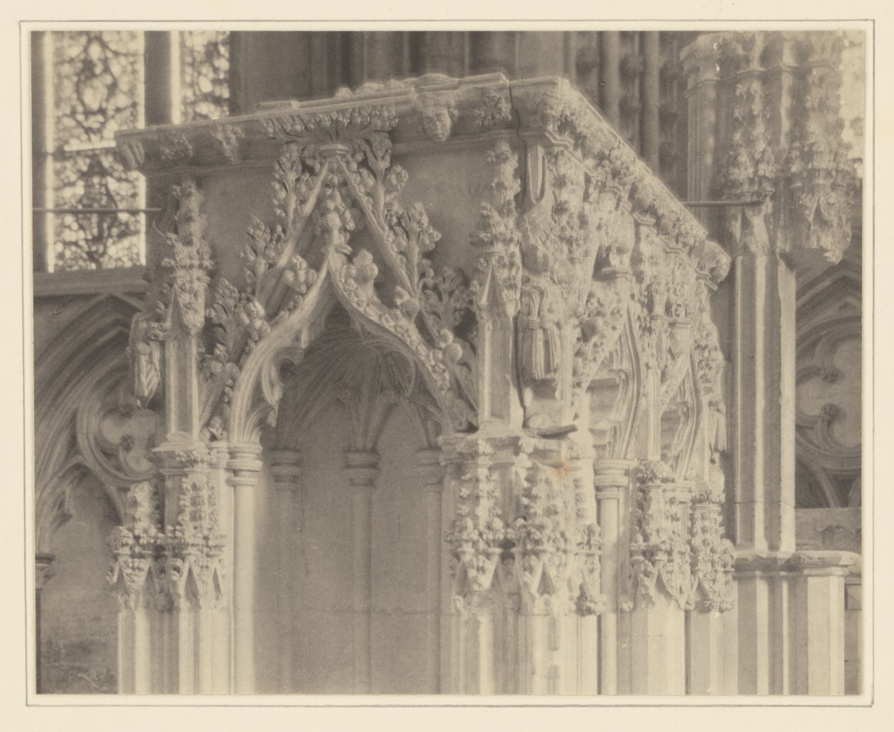 [Catedral de Lincoln, Detalle del Santuario Portátil] de Frederick H. Evans