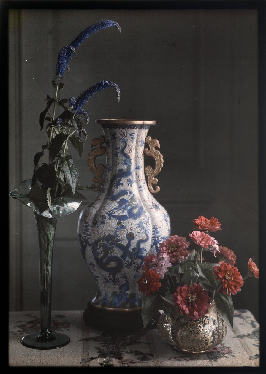 Bodegón con jarrón chino ornamentado de Frederick S. Dellenbaugh