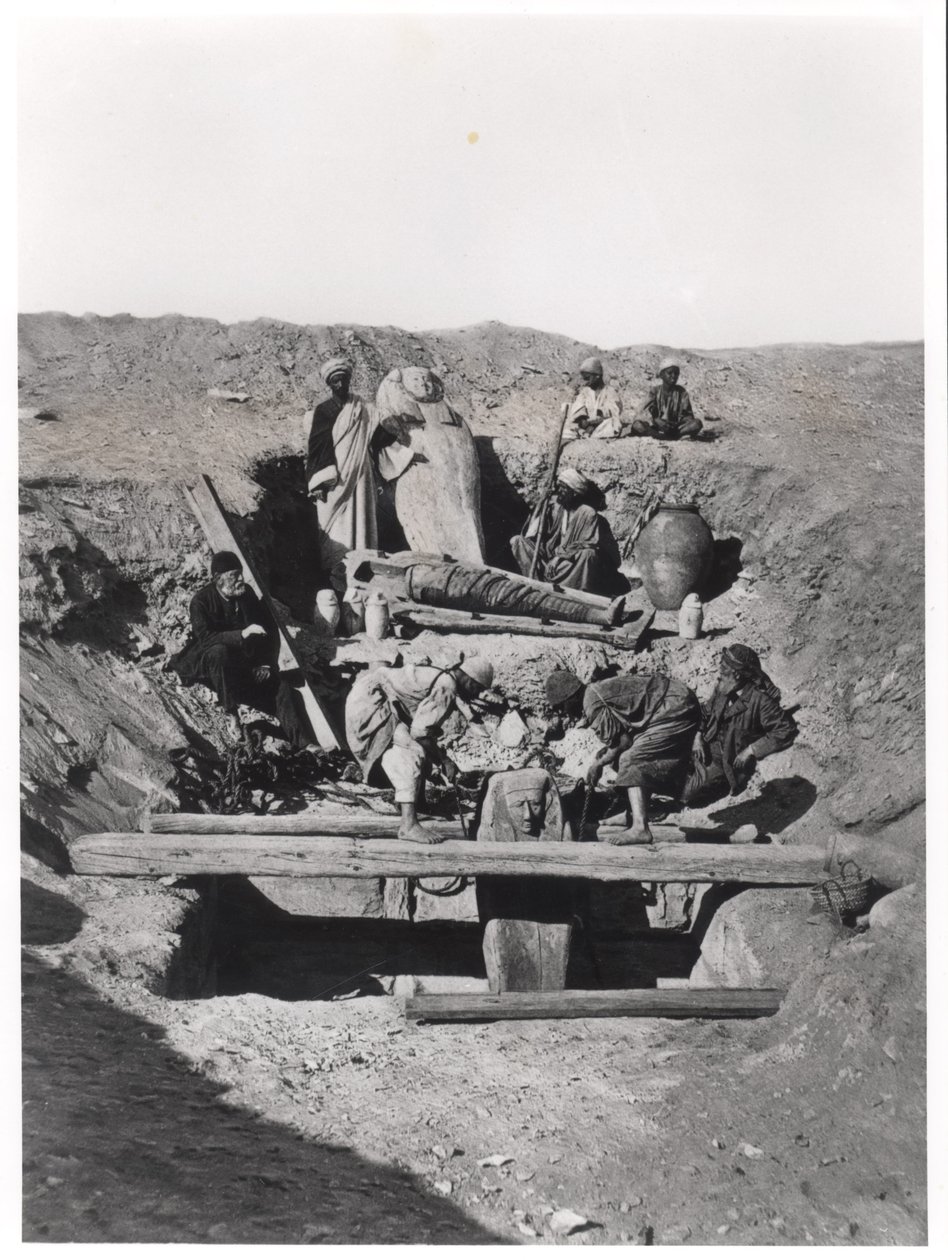 Una excavación en Saqqara, de un libro de Auguste Mariette (1821-81) publicado en 1893 de French Photographer
