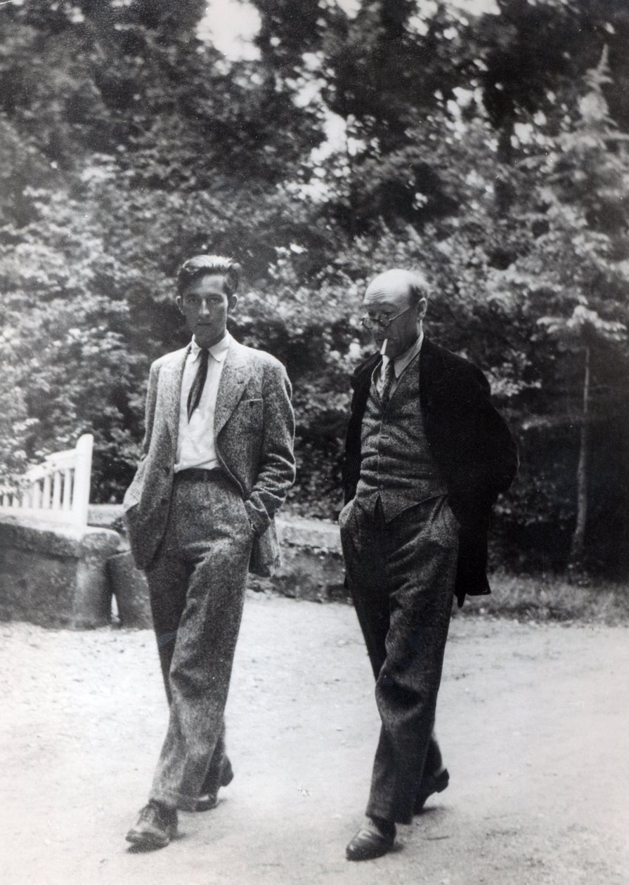 Andre Gide y Marc Schlumberger en Pontigny para una de las Décadas anuales de Pontigny, c.1930 de French Photographer