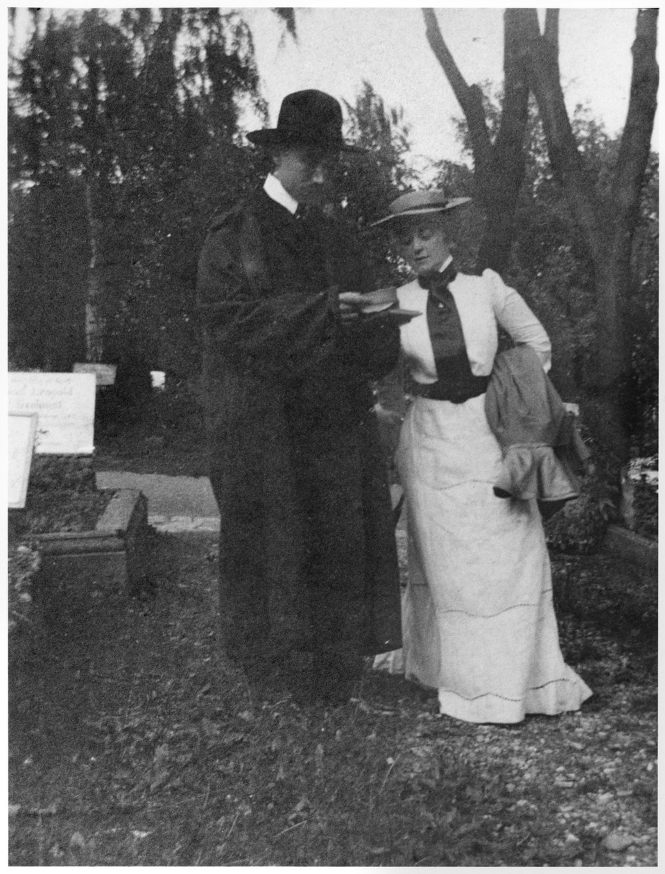 Andre Gide y Maria van Rysselberghe, Weimar, Alemania, 1903 de French Photographer