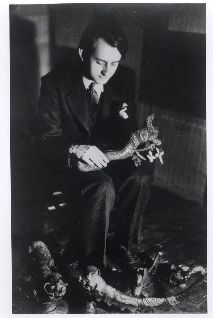 Andre Malraux (1901-76) en la Rue du Bac, París, c.1933 de French Photographer