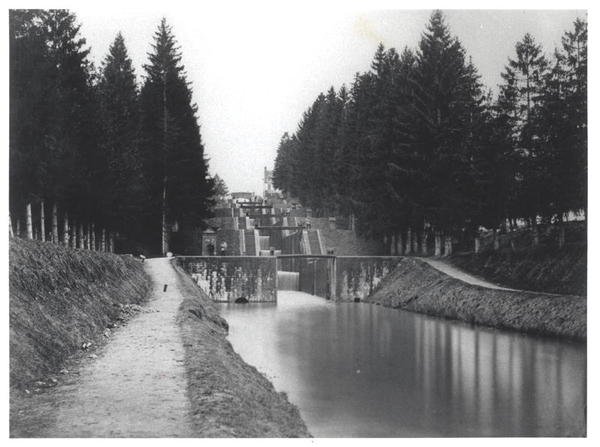 Esclusas en el Canal de Briare de French Photographer