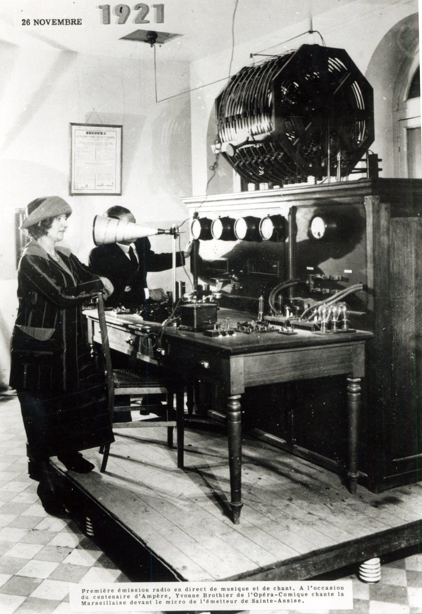 Primera transmisión pública de radio francesa desde la estación de radio de Sainte-Assise el 26 de noviembre de 1921 de French Photographer