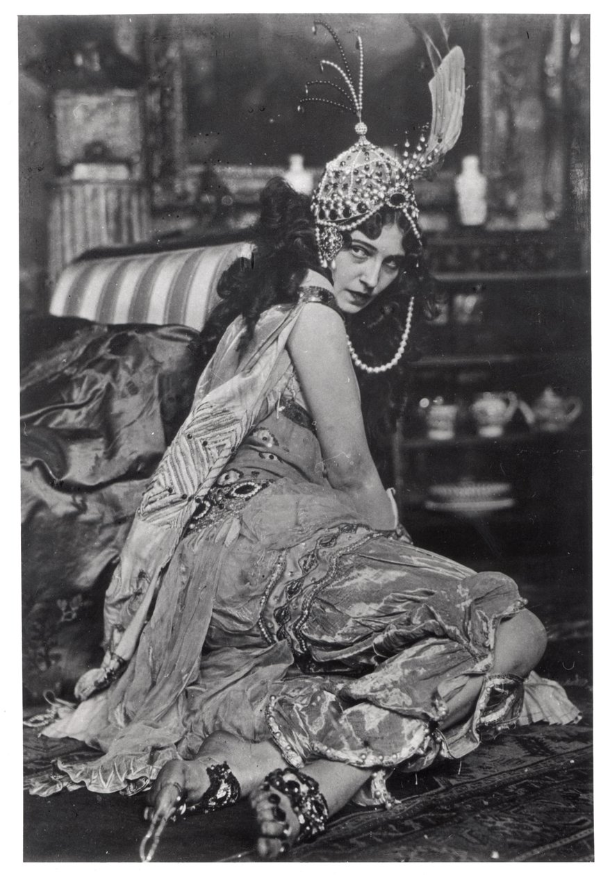 Ida Rubinstein (c.1885-1960) como Zobeide en Scheherazade, c.1910 de French Photographer