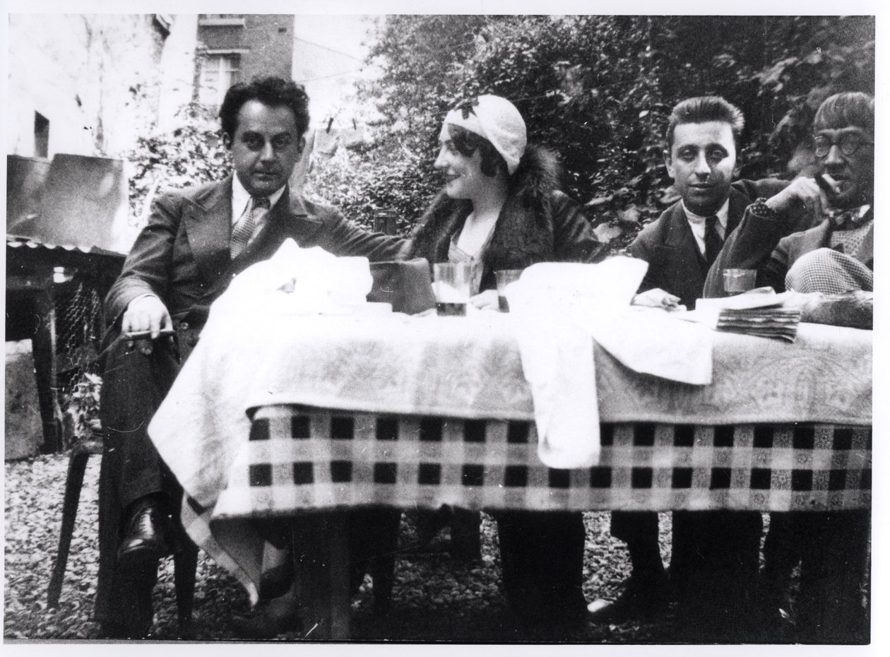 Man Ray (1890-1976) Madeline Ansbach, Robert Desnos (1900-45) y Leonard Foujita (1886-1968) c.1930 de French Photographer