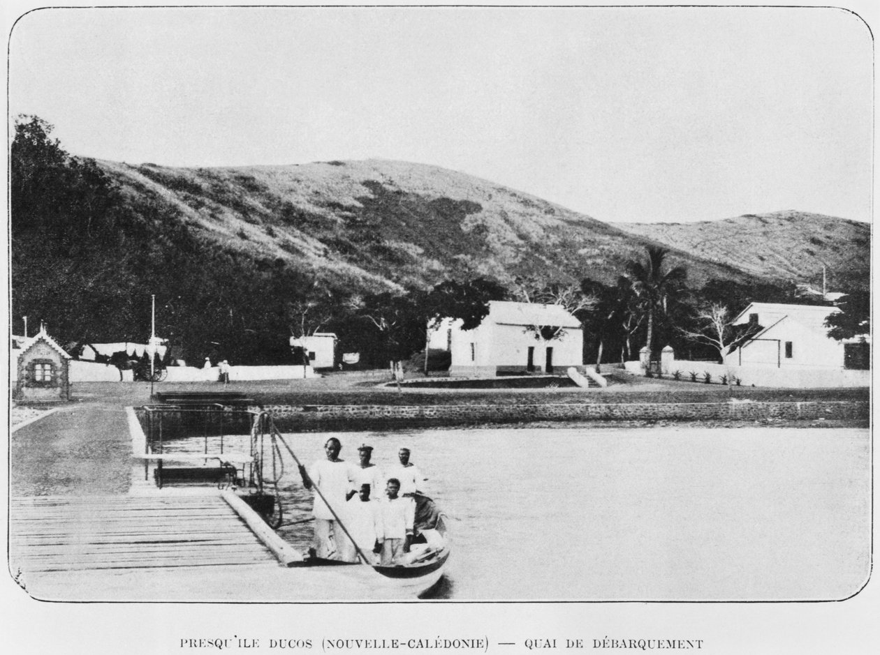 Nueva Caledonia, Península de Ducos, el embarcadero, de La Dépêche Coloniale, 1903 de French Photographer