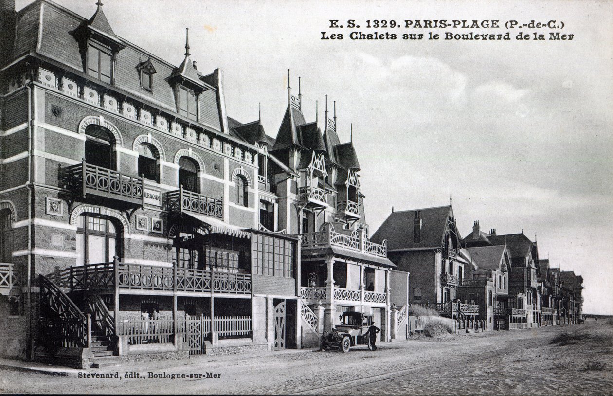 Postal que representa los chalets en el Boulevard de la Mer, Paris-Plage, c.1910 (después de una foto) de French Photographer