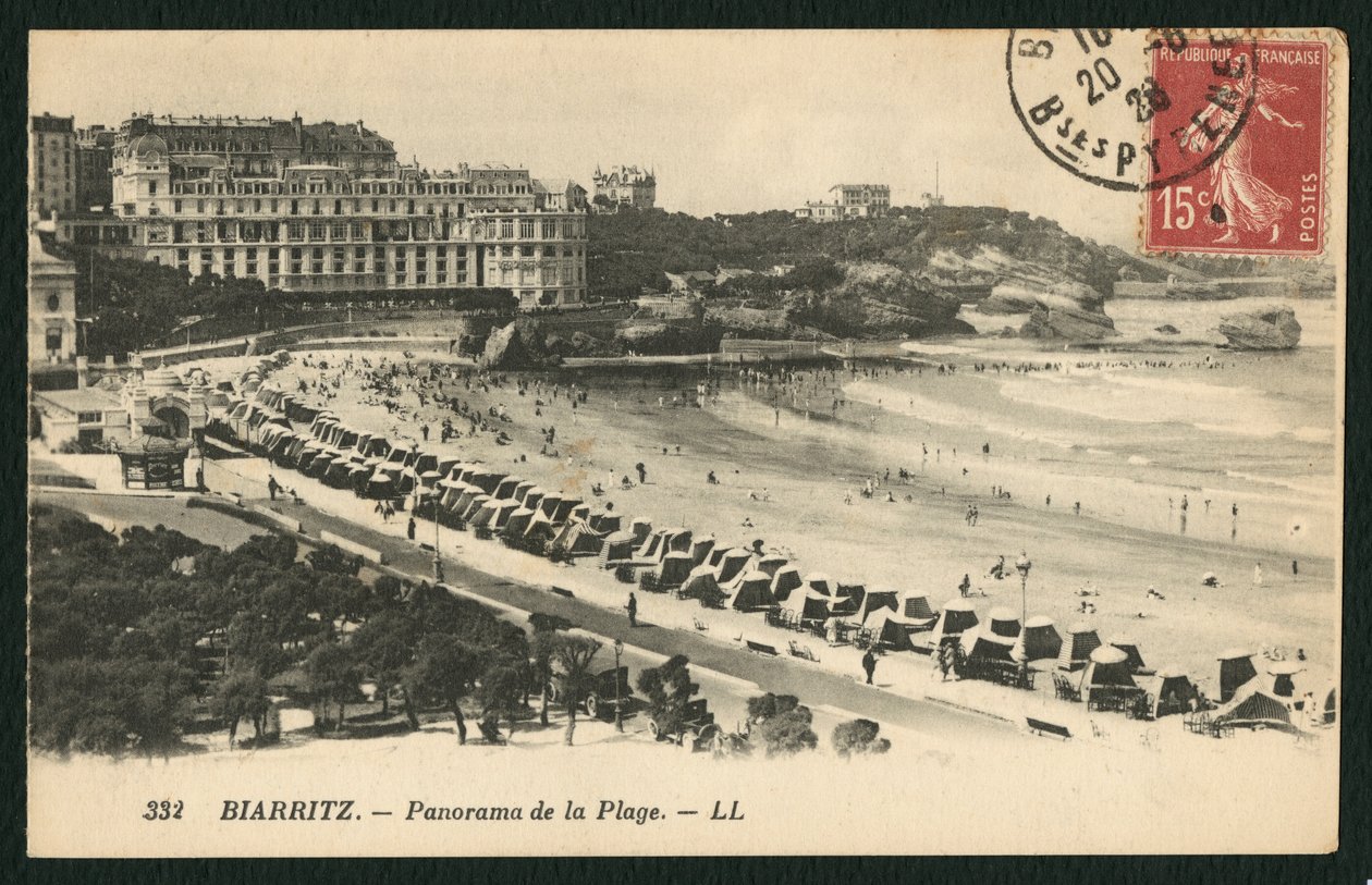 Postal que representa la Grande Plage de Biarritz, c.1900 de French Photographer