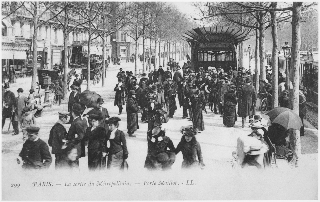 Postal que representa la salida de la estación Metropolitana, Porte Maillot, París, diseñada por Hector Guimard, c.1905 de French Photographer