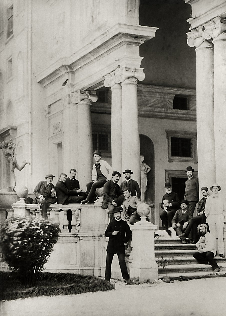 Residentes de Villa Medici en Roma, foto enviada y dedicada por Claude Debussy (1862-1918) a sus padres, 1884-85 de French Photographer